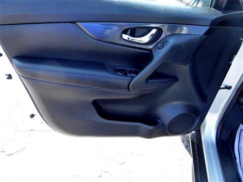 Used 2017 Nissan Rogue SV image 9