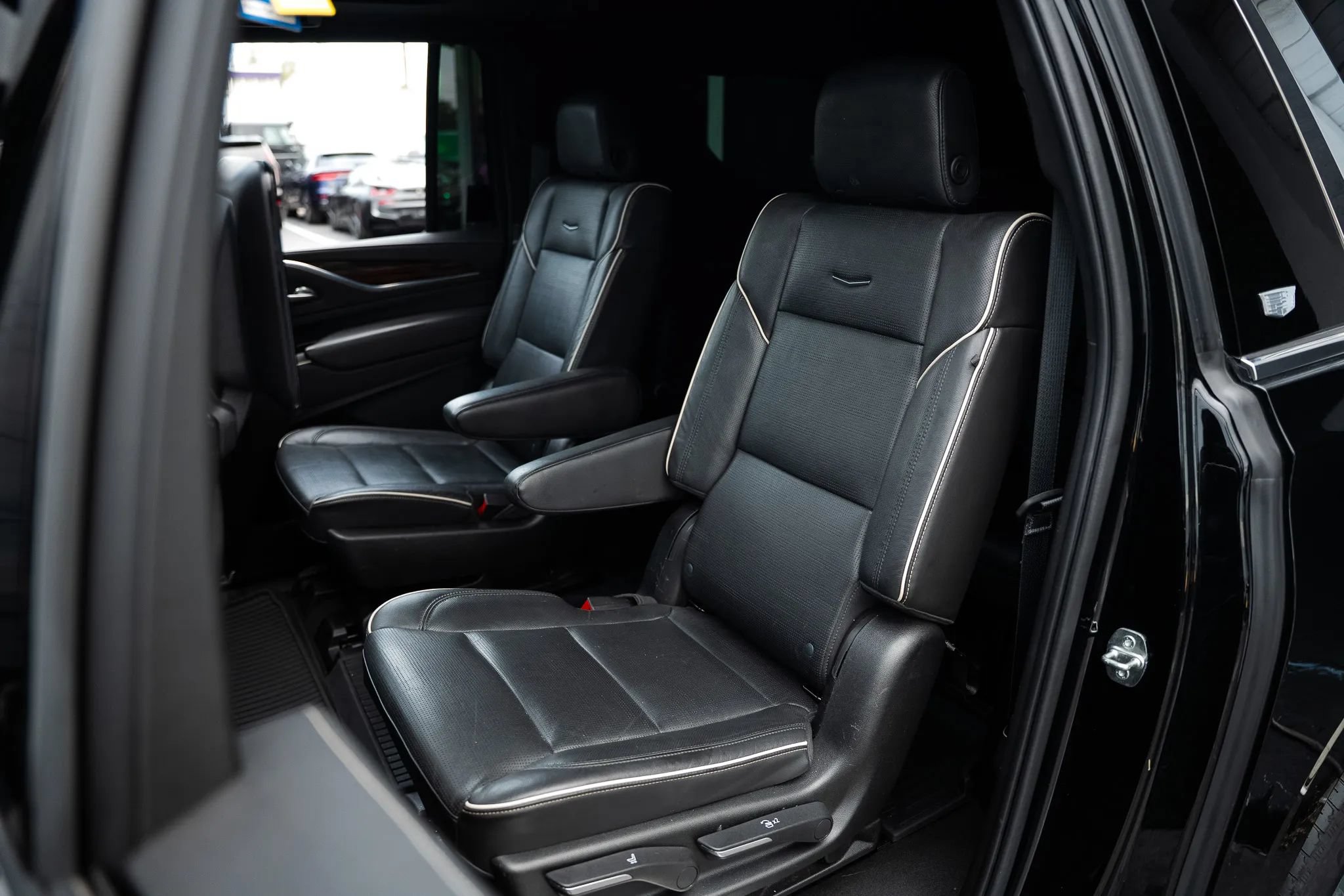 Used 2021 Cadillac Escalade ESV Premium Luxury w/ Performance Package AWD/4WD image 36