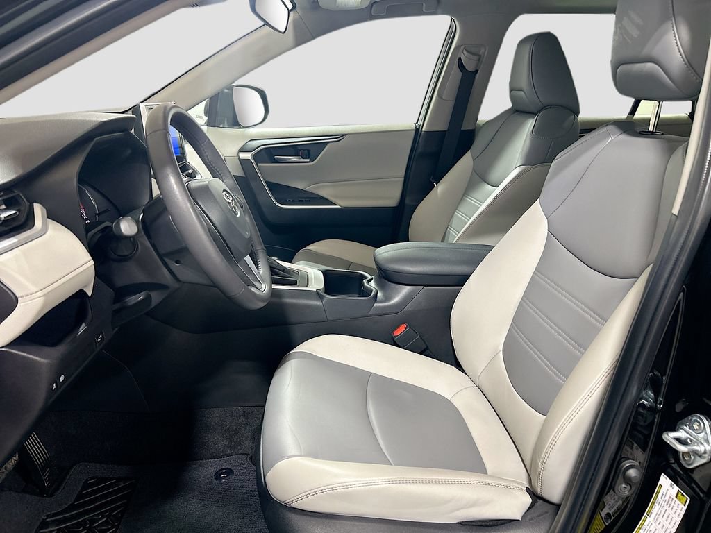 Used 2025 Toyota RAV4 XLE Premium FWD image 18