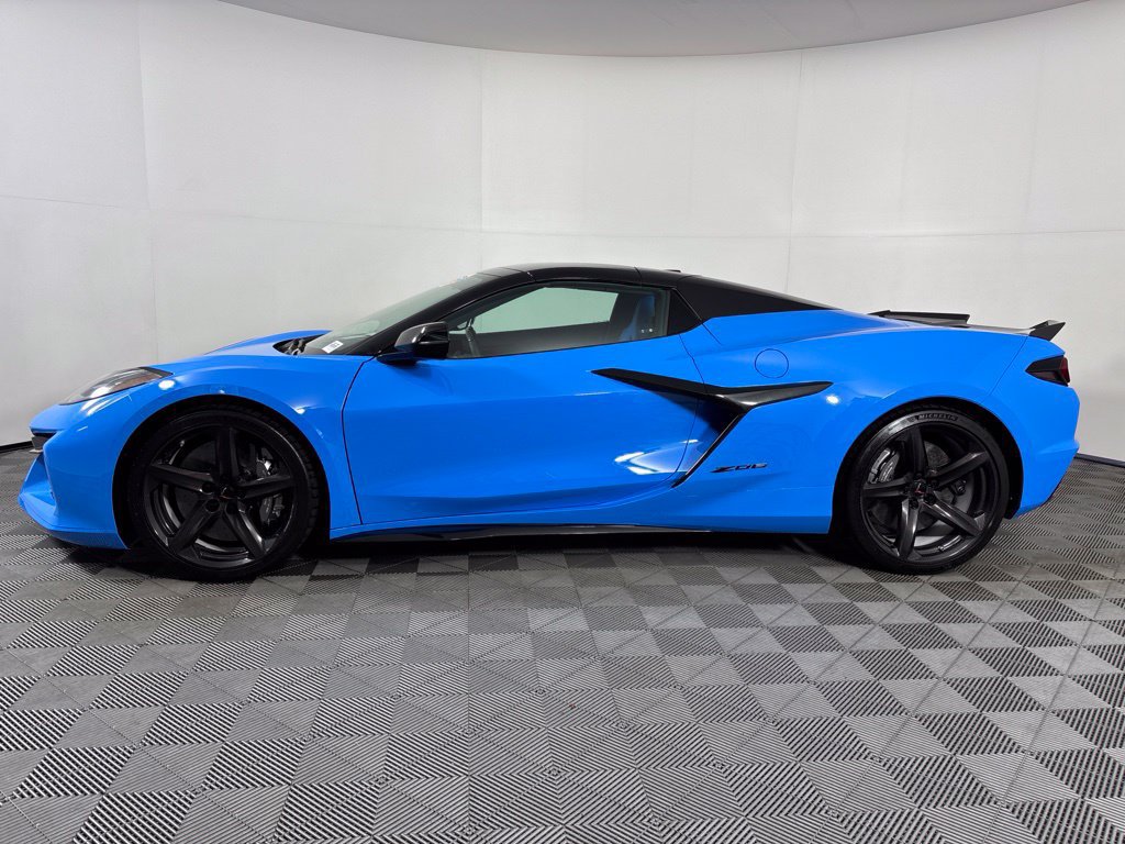 Certified 2023 Chevrolet Corvette Z06 w/ Stealth Interior Trim Package RWD image 11