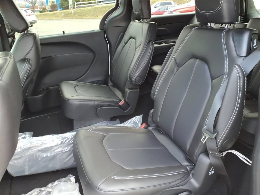 New 2026 Chrysler Voyager LX FWD image 9