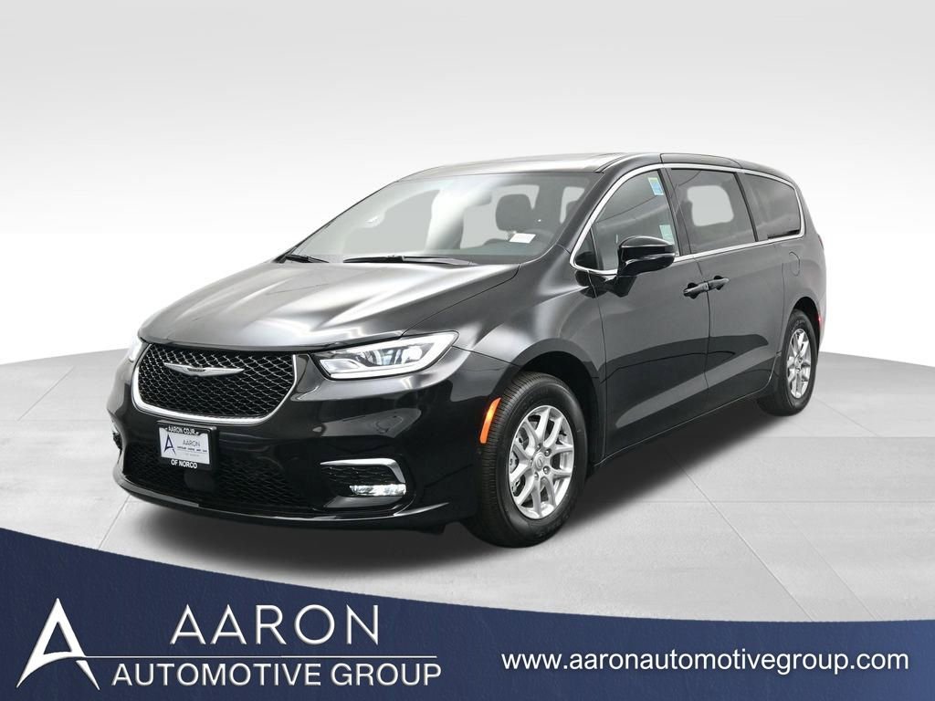 New 2026 Chrysler Pacifica Select