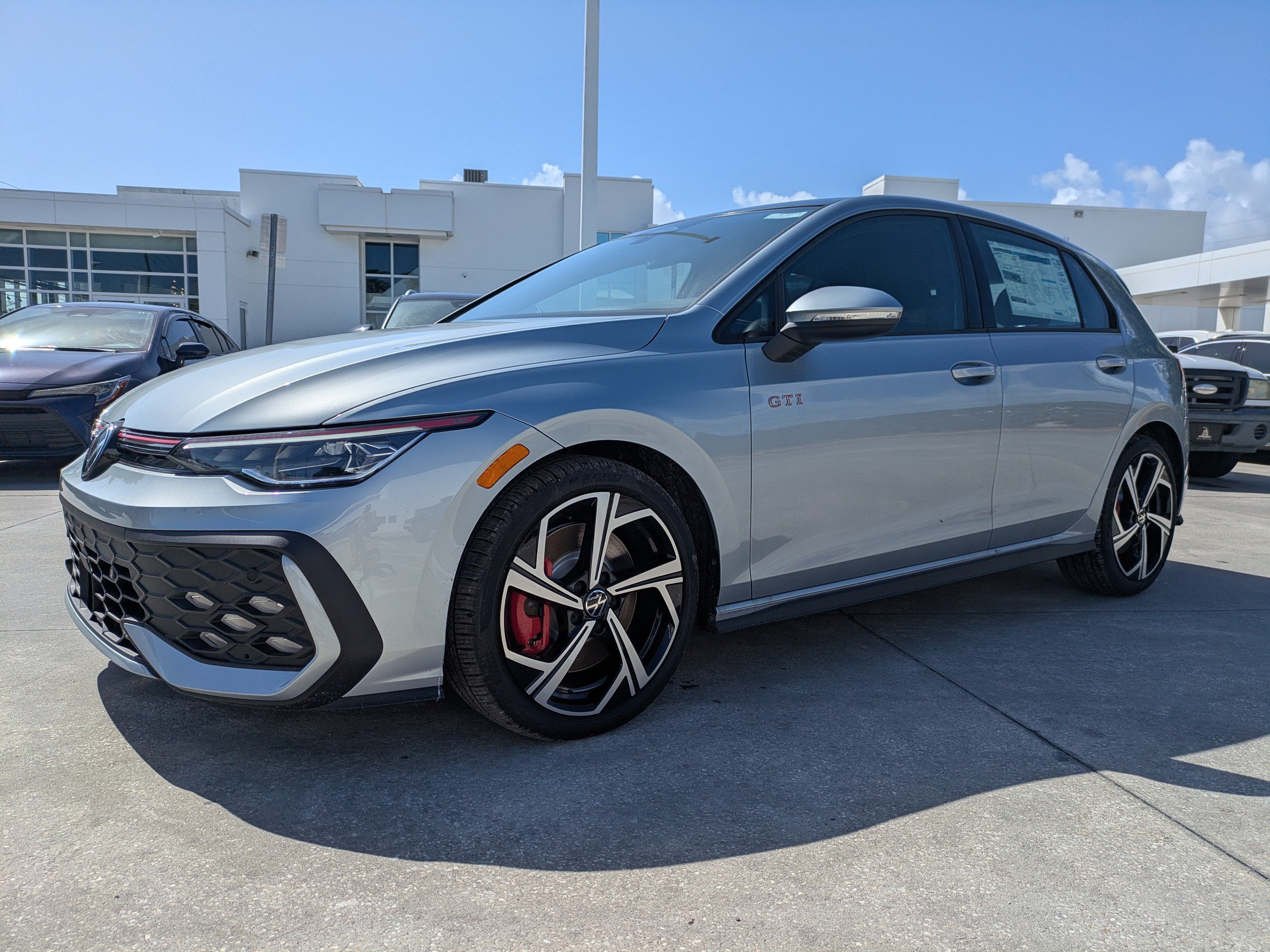 New 2026 Volkswagen GTI SE FWD image 8