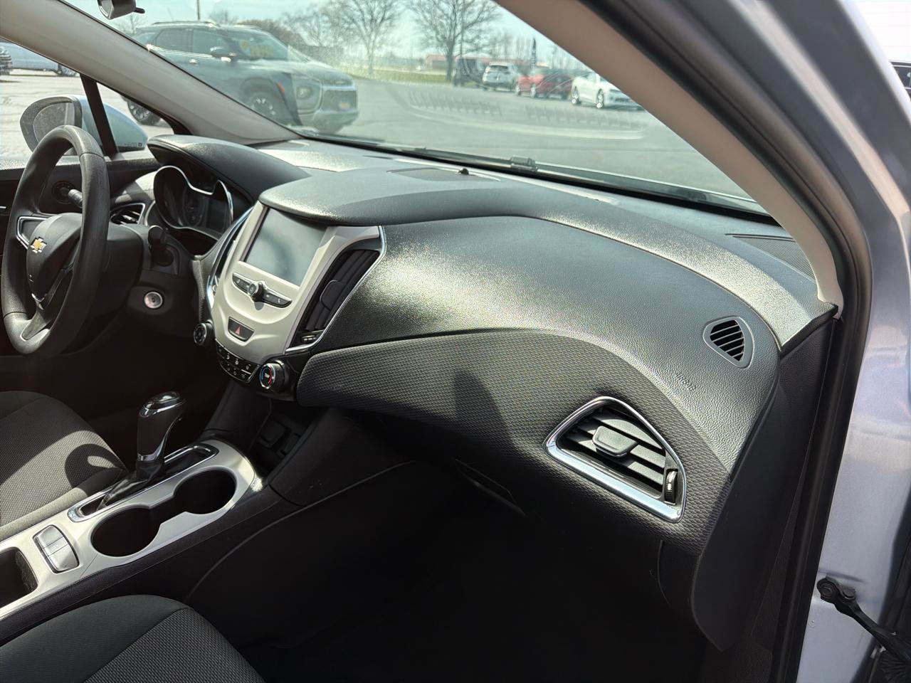 Used 2017 Chevrolet Cruze LS FWD image 18