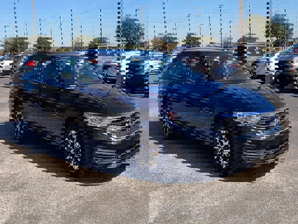 Used 2024 Volkswagen Jetta S image 3