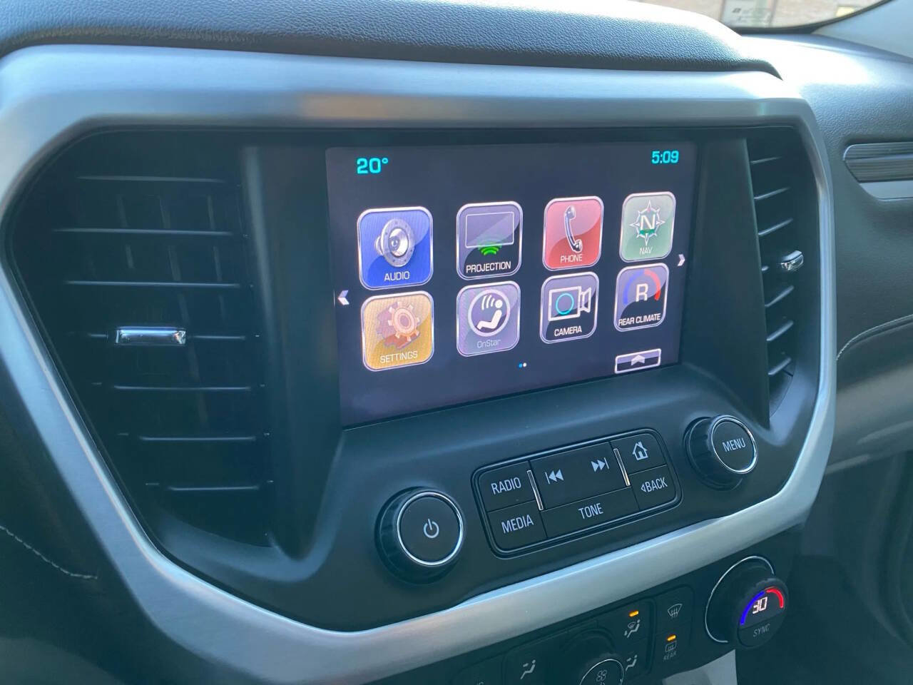 Used 2018 GMC Acadia SLT w/ LPO, Floor Liner Package image 20