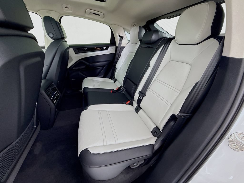 New 2026 Porsche Cayenne Coupe AWD/4WD image 26