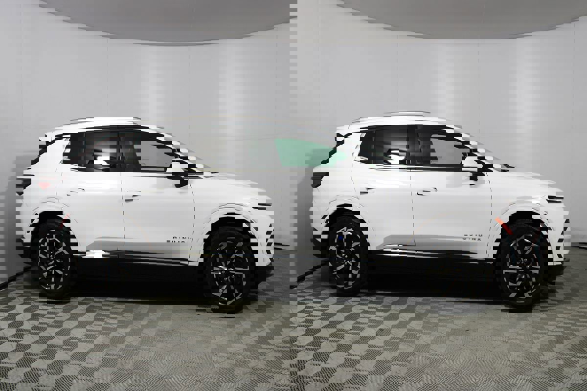 Used 2025 Chevrolet Equinox EV LT w/ Convenience Package image 36