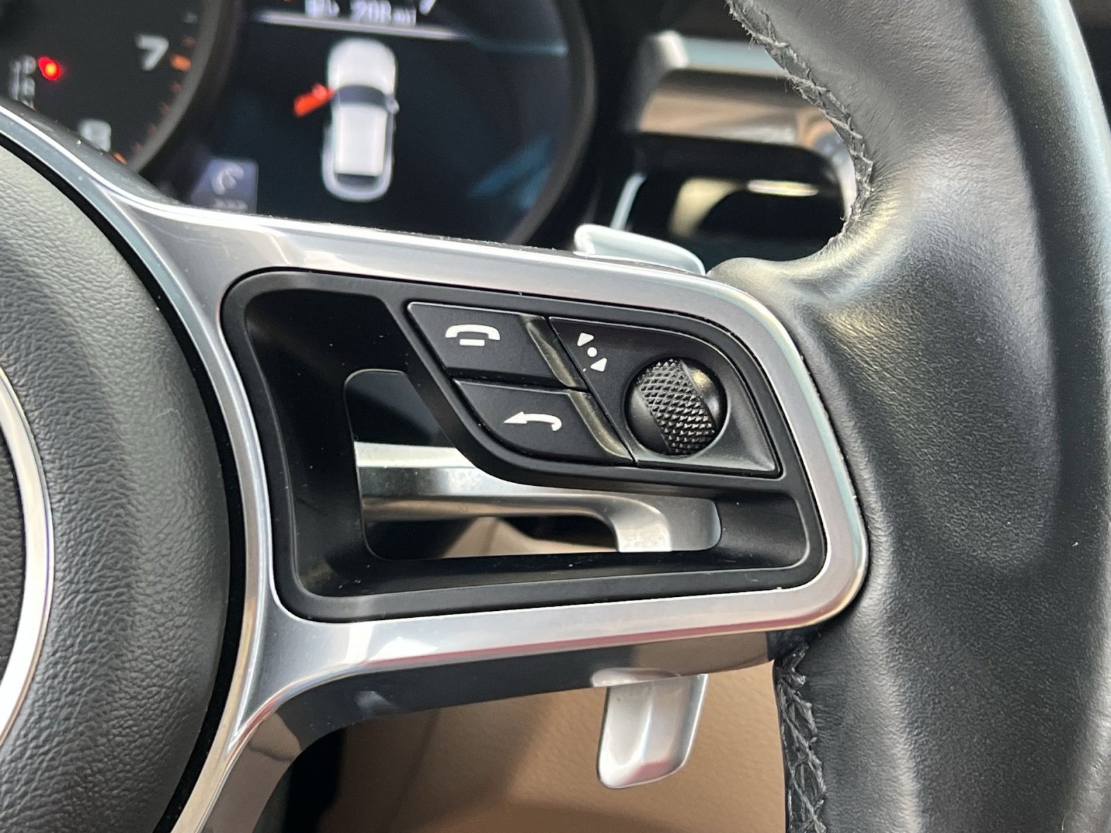 Used 2021 Porsche Macan w/ Premium Package AWD/4WD image 28