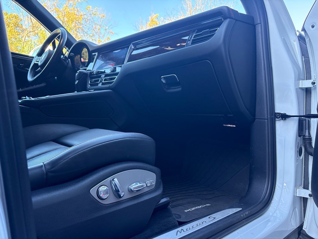 Certified 2023 Porsche Macan S AWD/4WD image 20