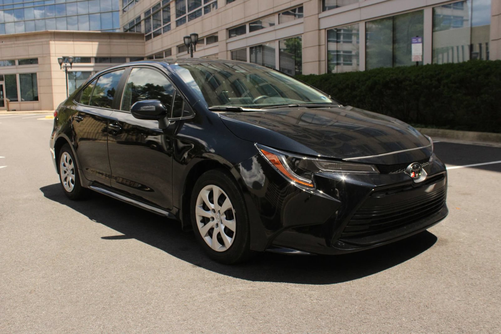 Used 2024 Toyota Corolla LE FWD image 1