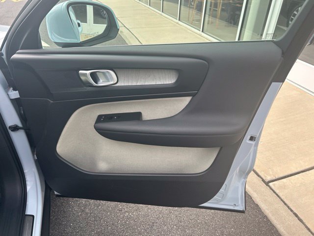 Used 2024 Volvo XC40 B5 Plus w/ Climate Package AWD/4WD image 14