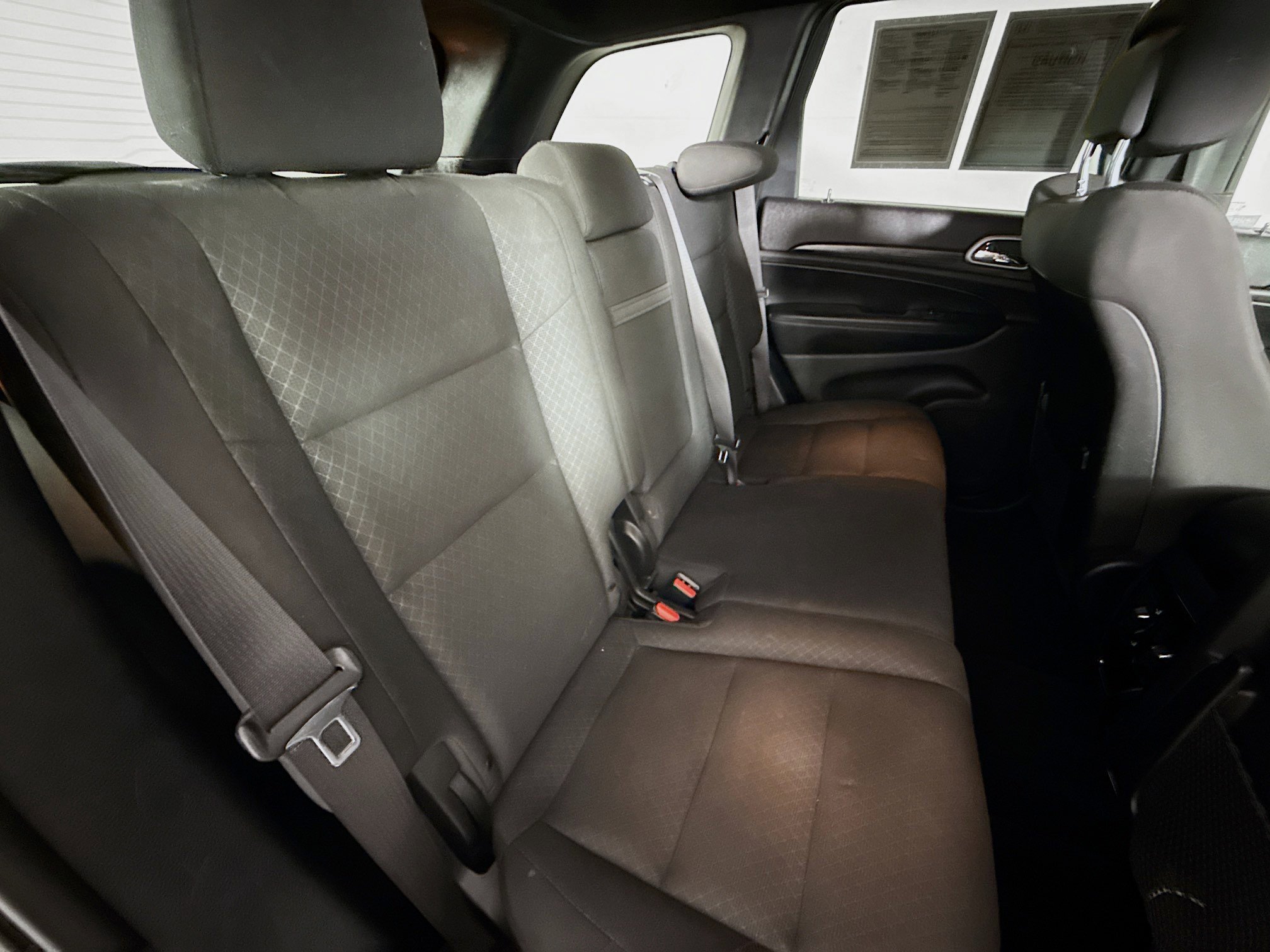 Used 2019 Jeep Grand Cherokee Laredo AWD/4WD image 34