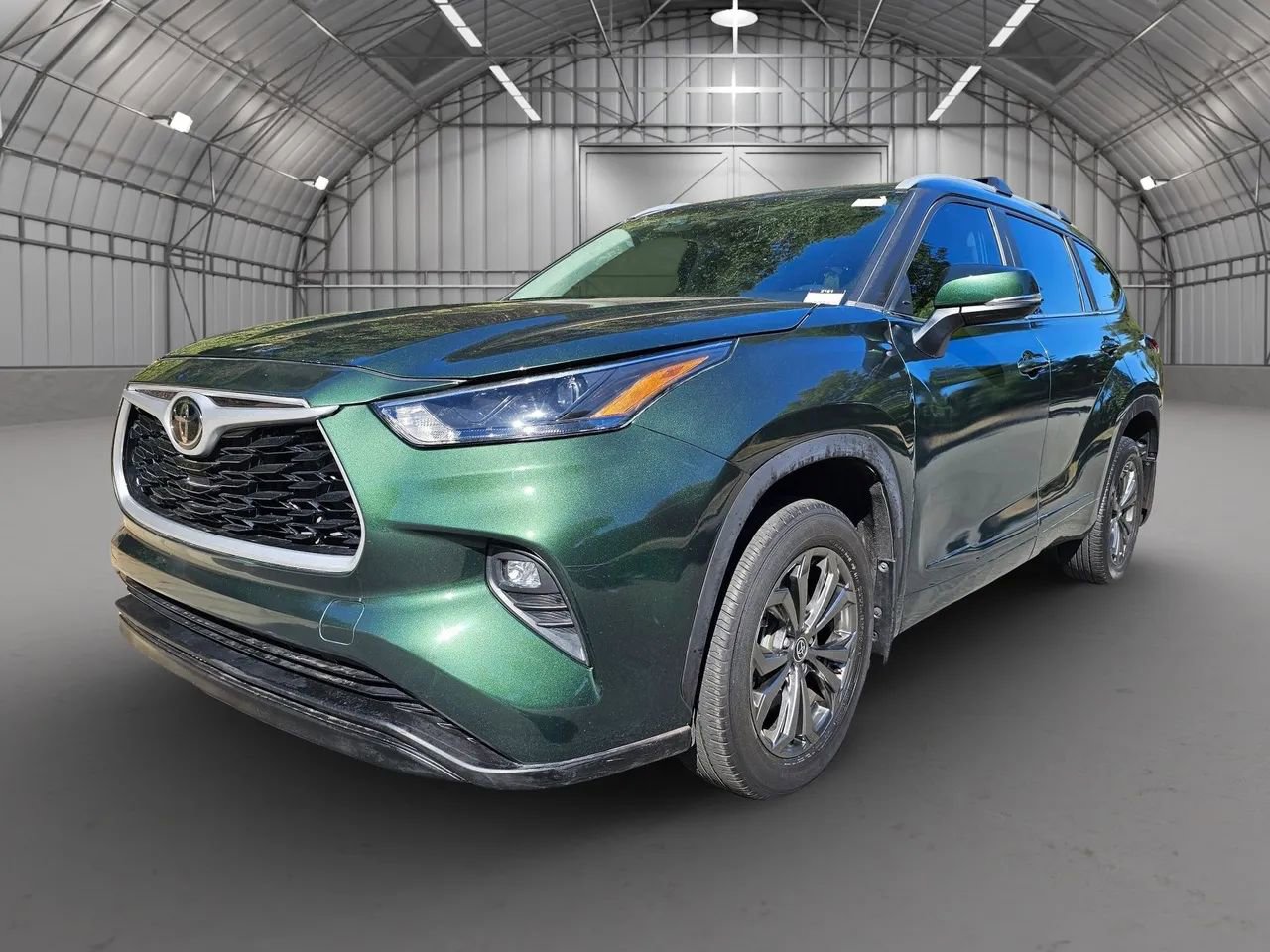 Used 2023 Toyota Highlander XLE image 1