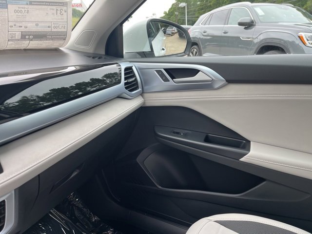 New 2025 Volkswagen Taos SE image 23