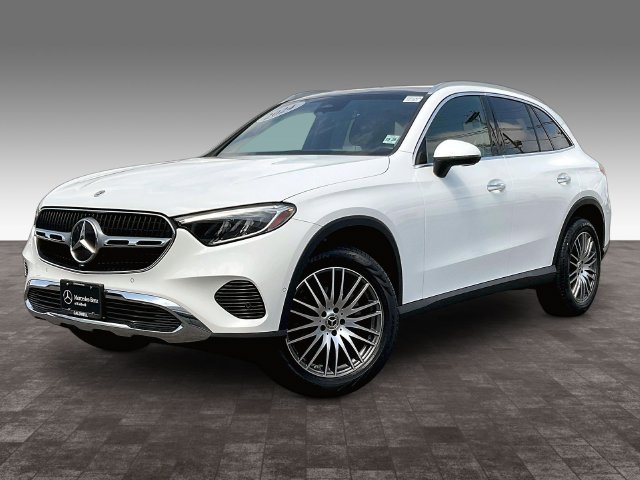 Used 2024 Mercedes-Benz GLC 300 4MATIC image 3