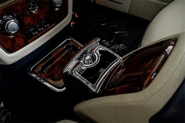 Used 2016 Rolls-Royce Phantom Sedan image 45