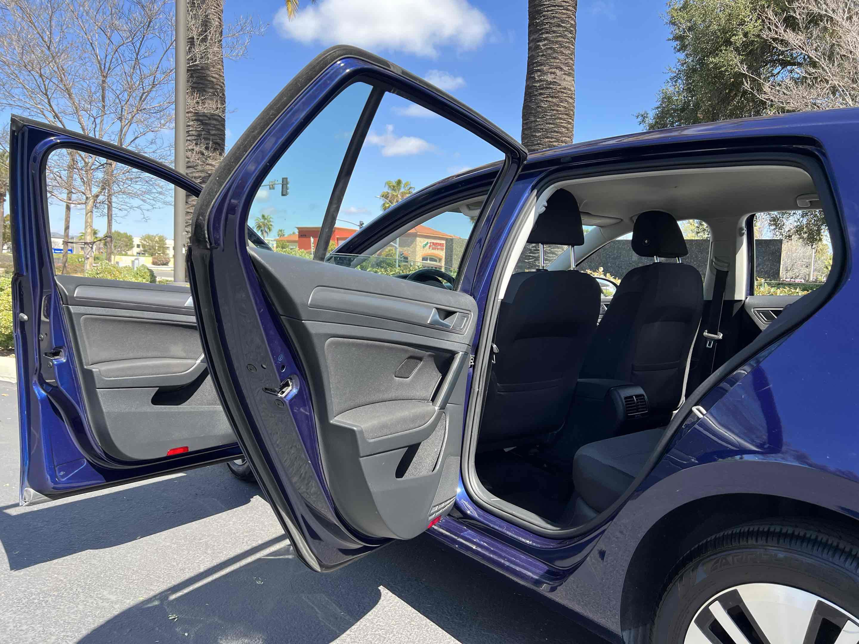 Used 2019 Volkswagen e-Golf SE w/ Driver Assistance Package image 60