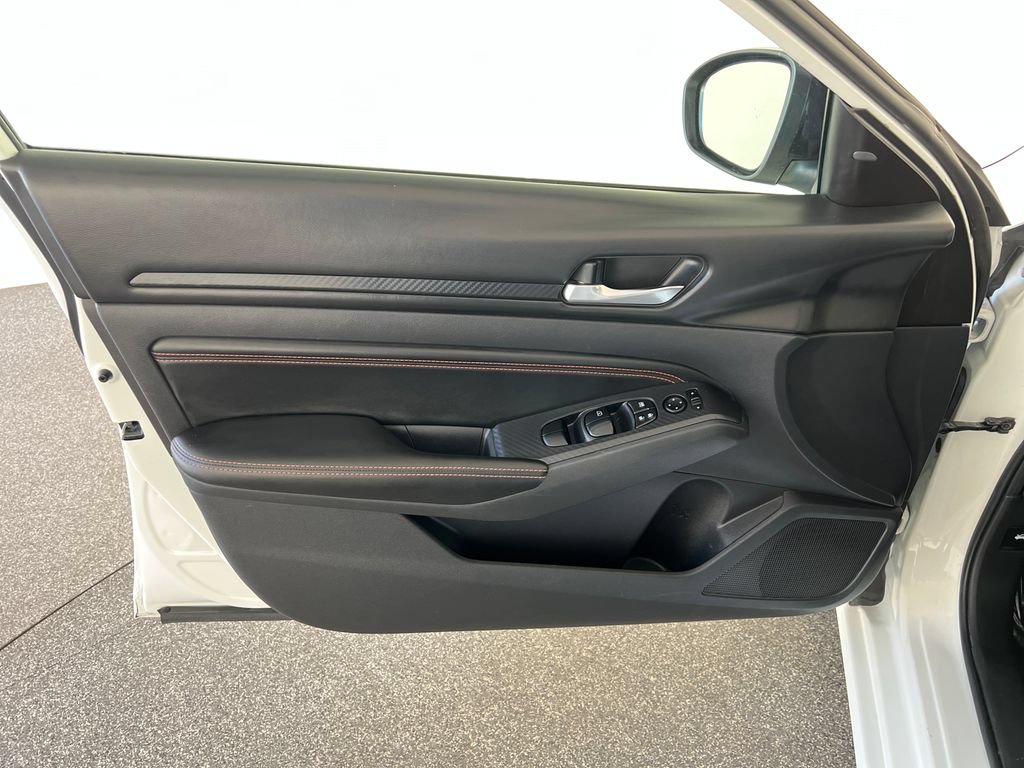 Used 2019 Nissan Altima 2.5 SR FWD image 13