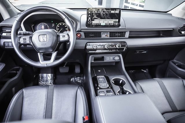 Used 2025 Honda Pilot Touring image 18