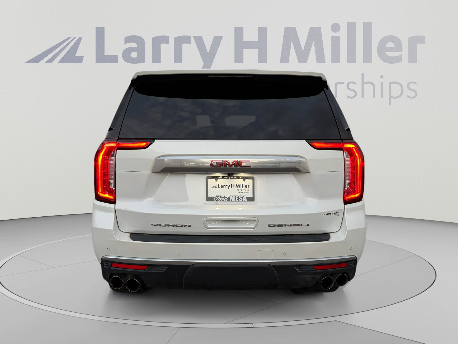 Used 2023 GMC Yukon XL Denali AWD/4WD image 4