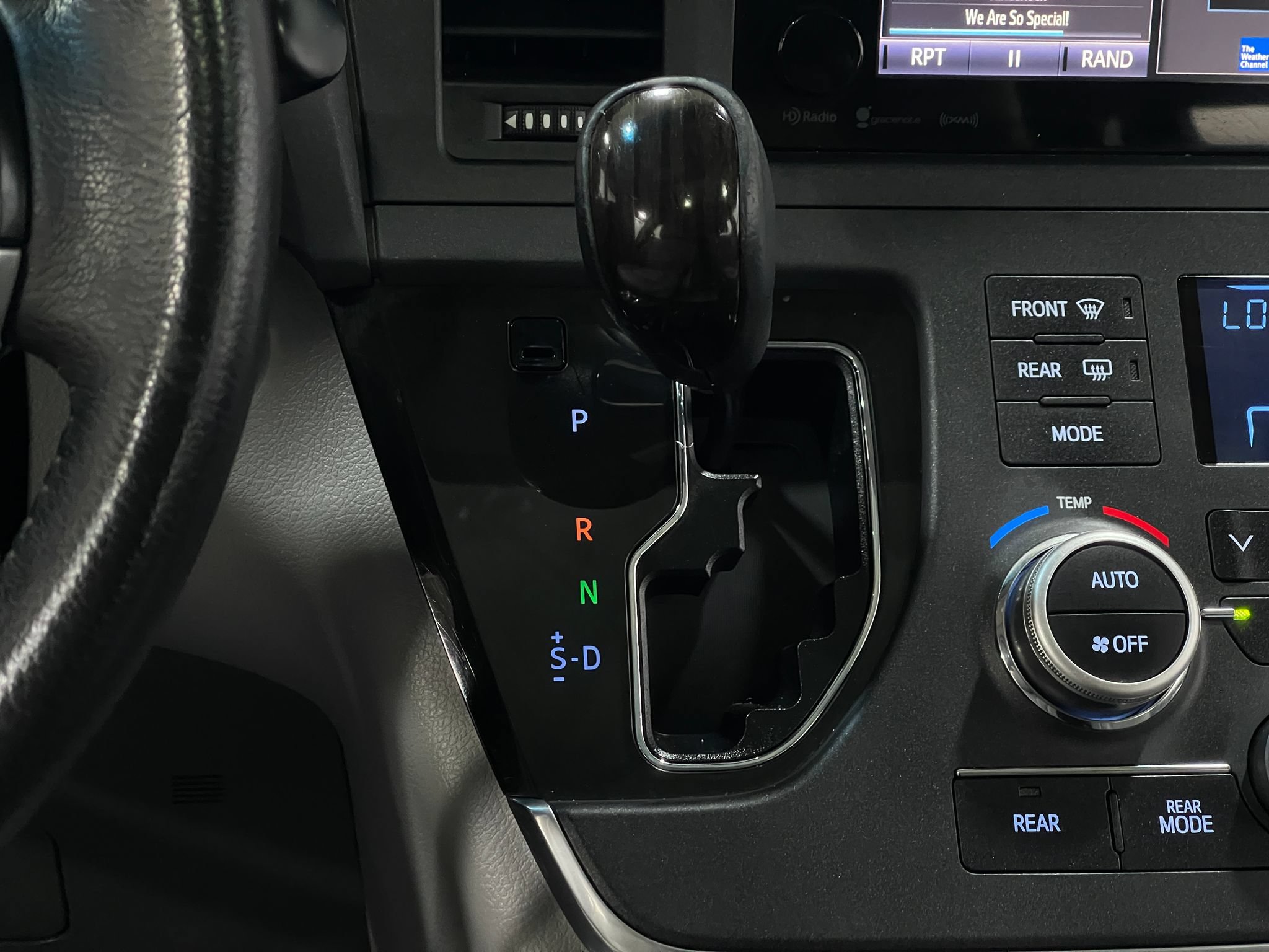 Used 2017 Toyota Sienna XLE w/ XLE Navigation Package FWD image 28