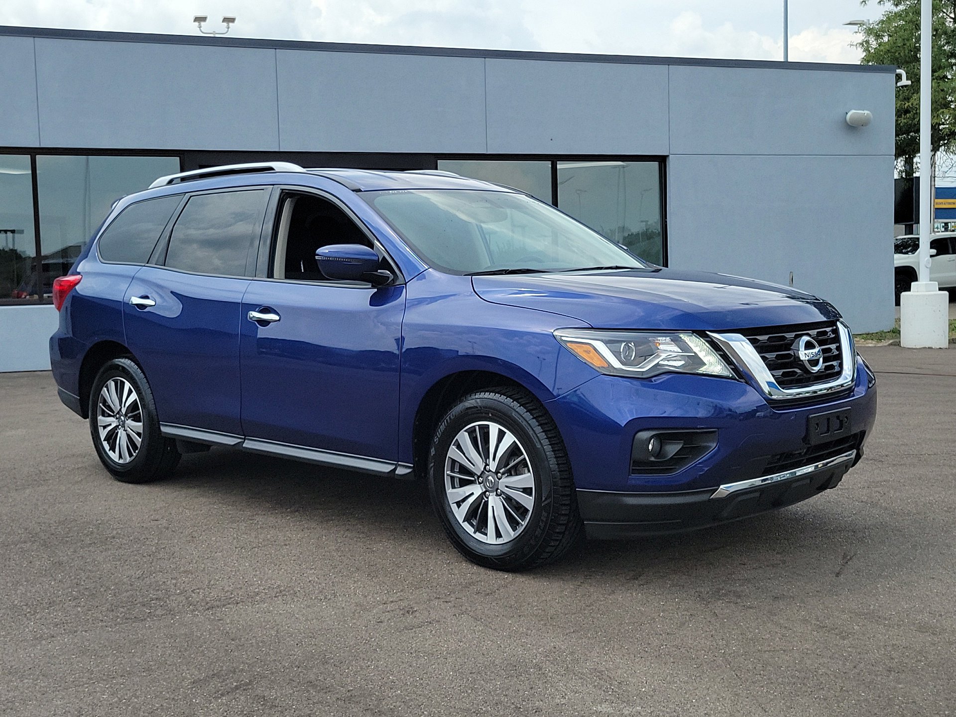 Used 2020 Nissan Pathfinder SV image 26