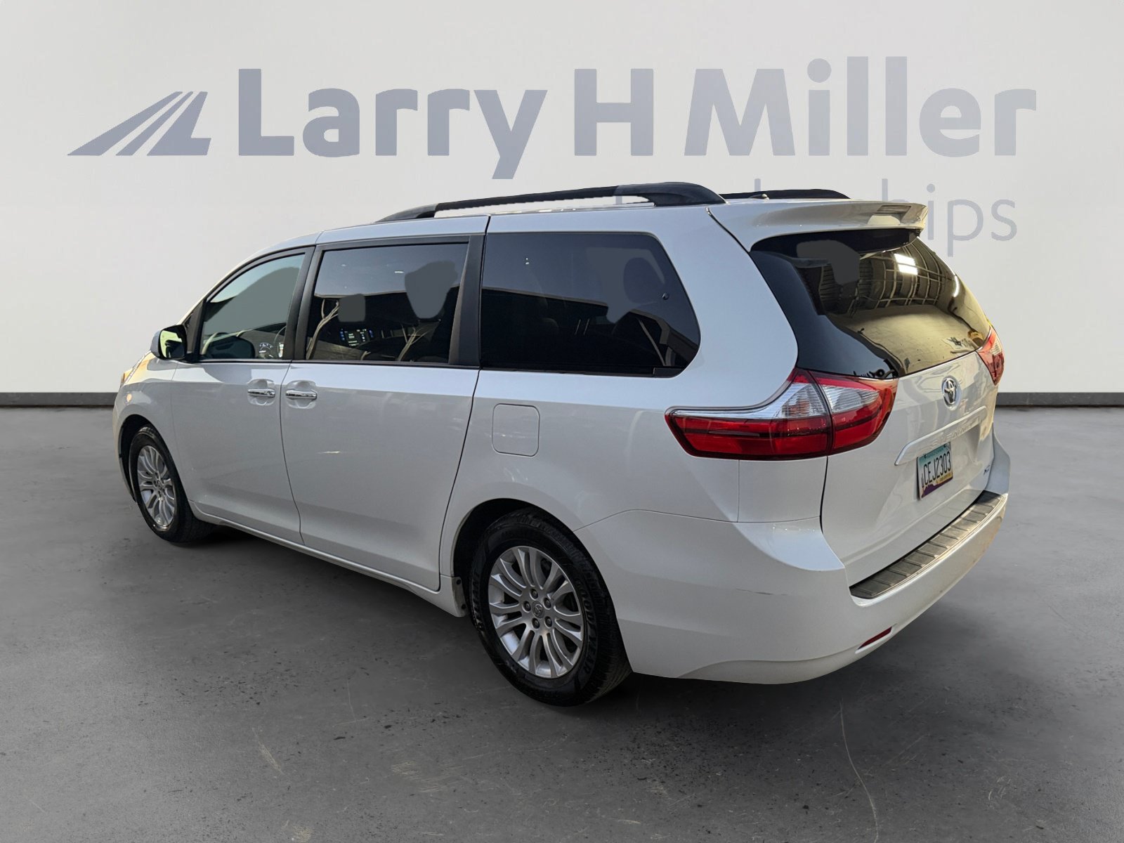 Used 2016 Toyota Sienna XLE FWD image 3