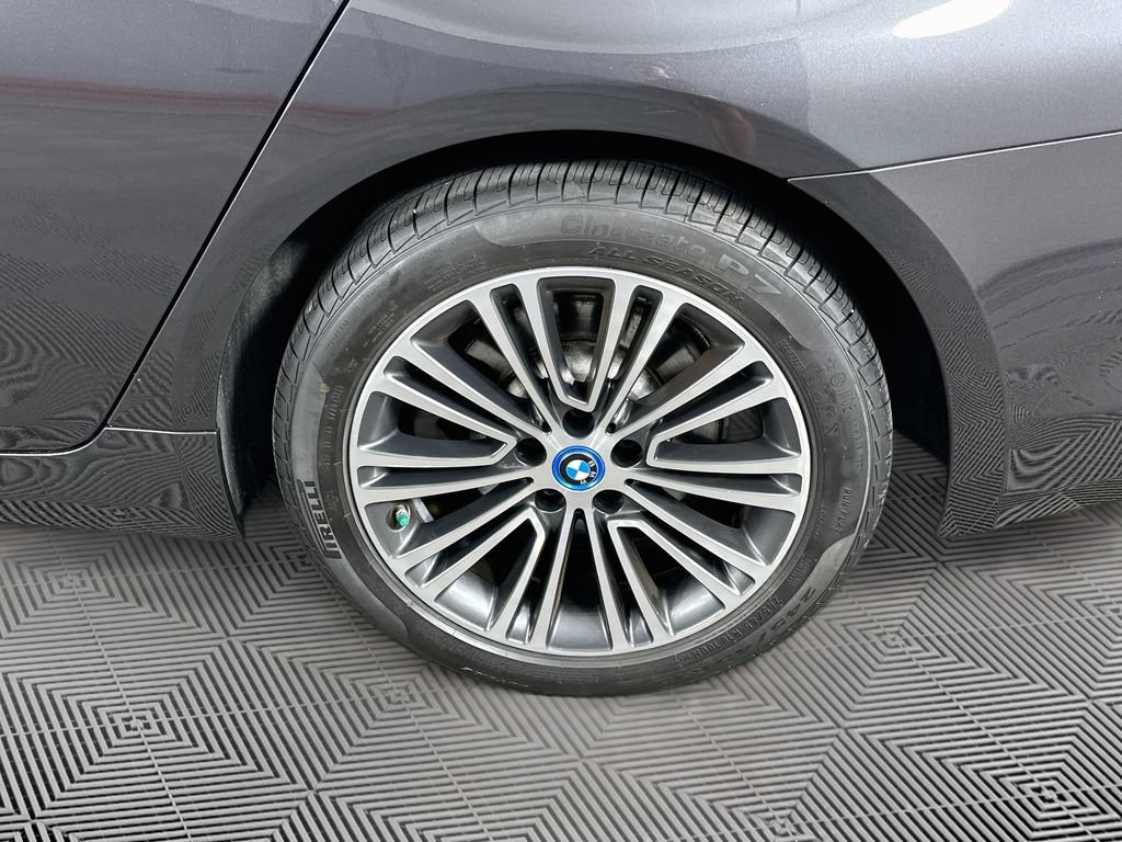 Used 2019 BMW 530e xDrive w/ Convenience Package AWD/4WD image 40