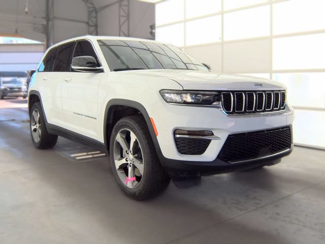 Used 2023 Jeep Grand Cherokee 4WD 4xe image 3