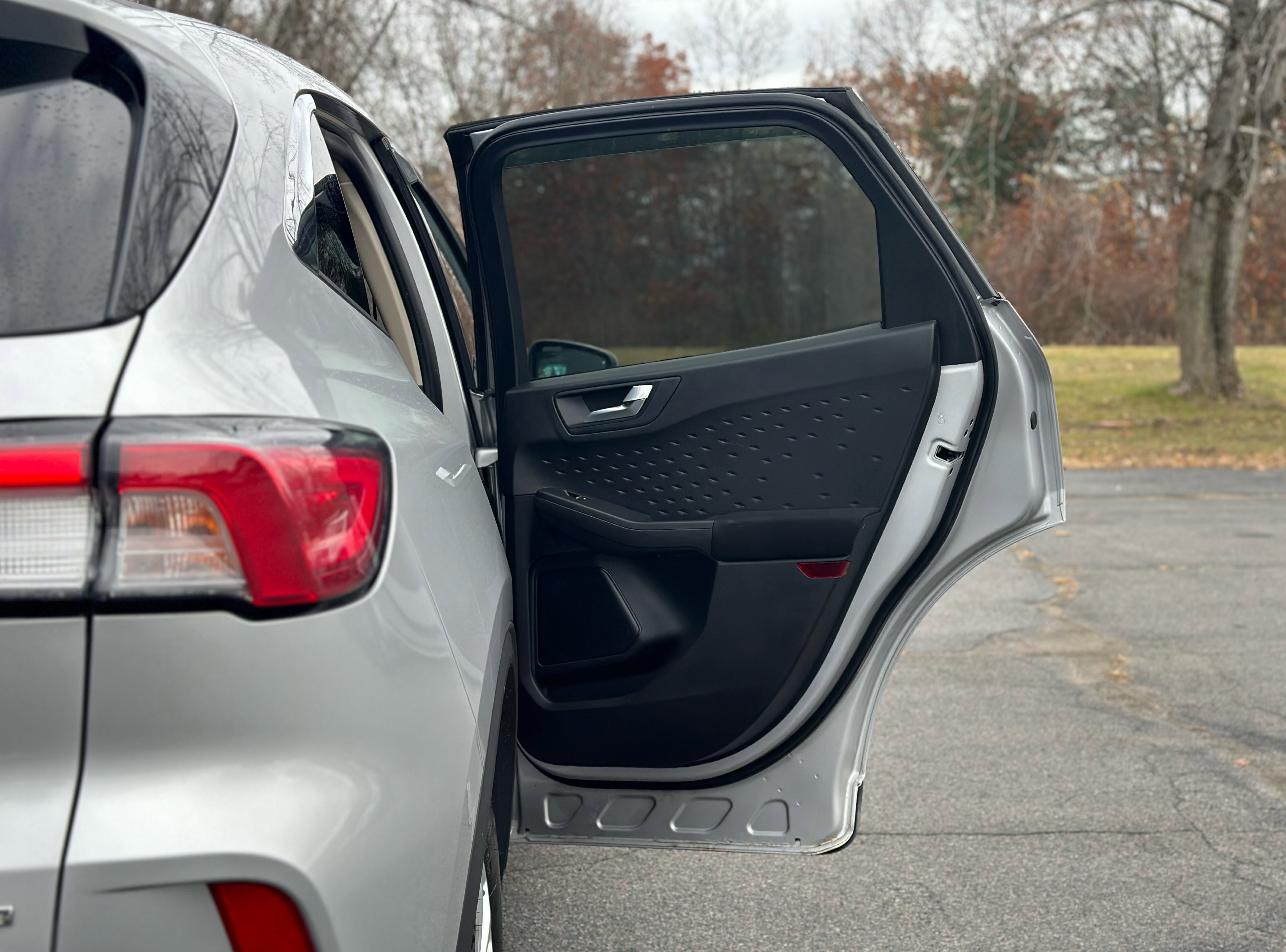 Used 2020 Ford Escape SE image 29