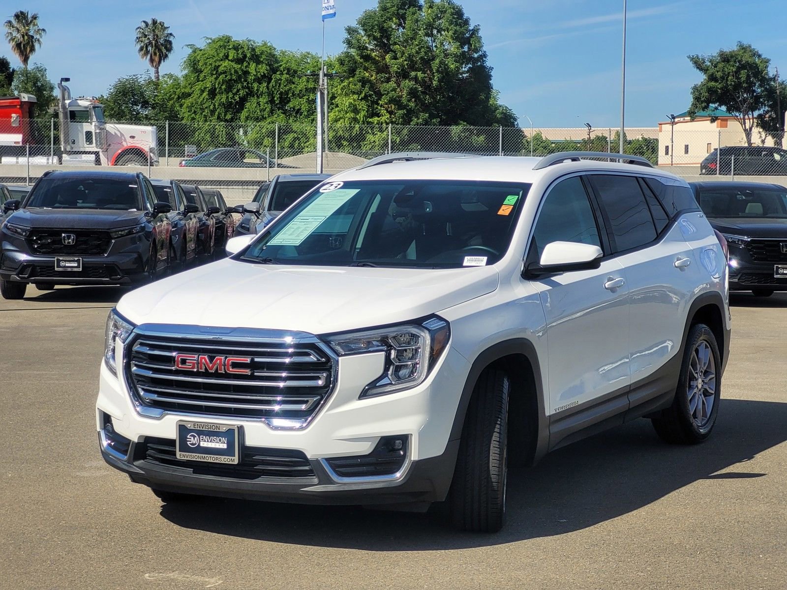 Used 2023 GMC Terrain SLT image 9