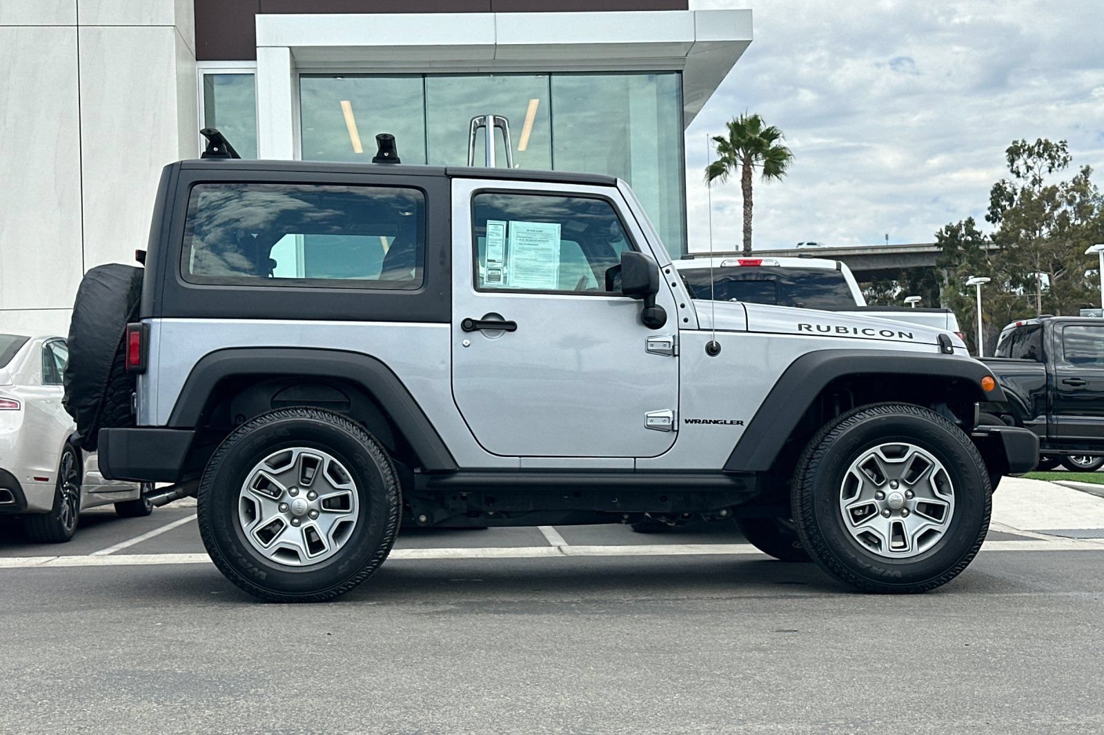 Used 2016 Jeep Wrangler Rubicon w/ Power Convenience Group AWD/4WD image 2
