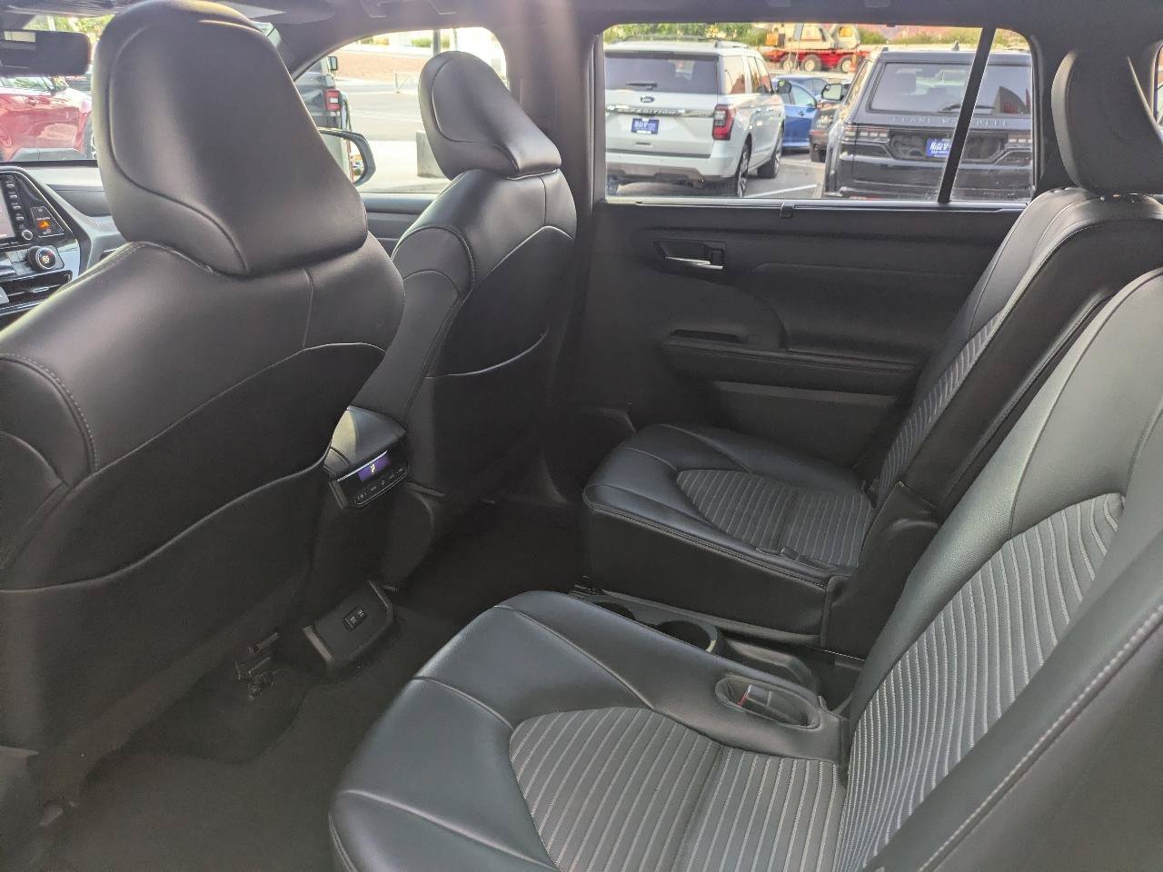 Used 2021 Toyota Highlander XSE FWD image 14