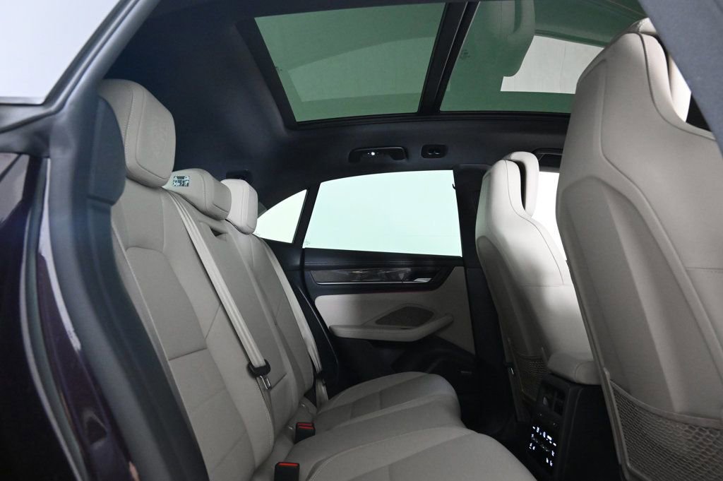 Certified 2025 Porsche Macan Electric image 20