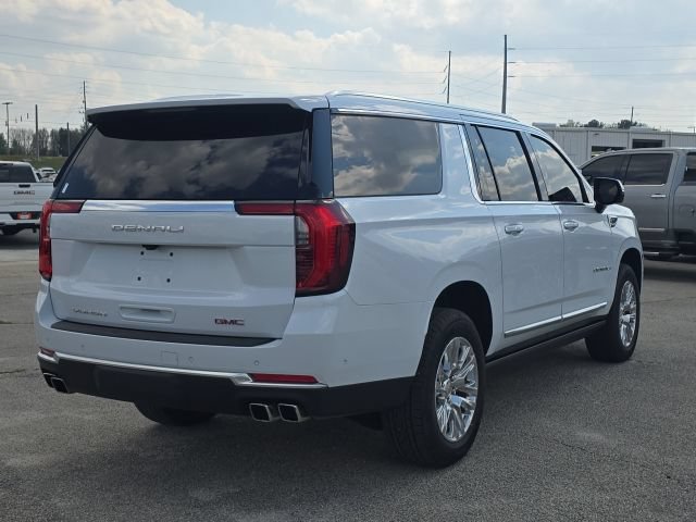Used 2026 GMC Yukon XL Denali w/ Sun & Power Step Package AWD/4WD image 5
