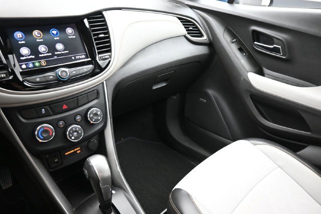 Used 2020 Chevrolet Trax LT w/ Sun & Sound Package AWD/4WD image 28