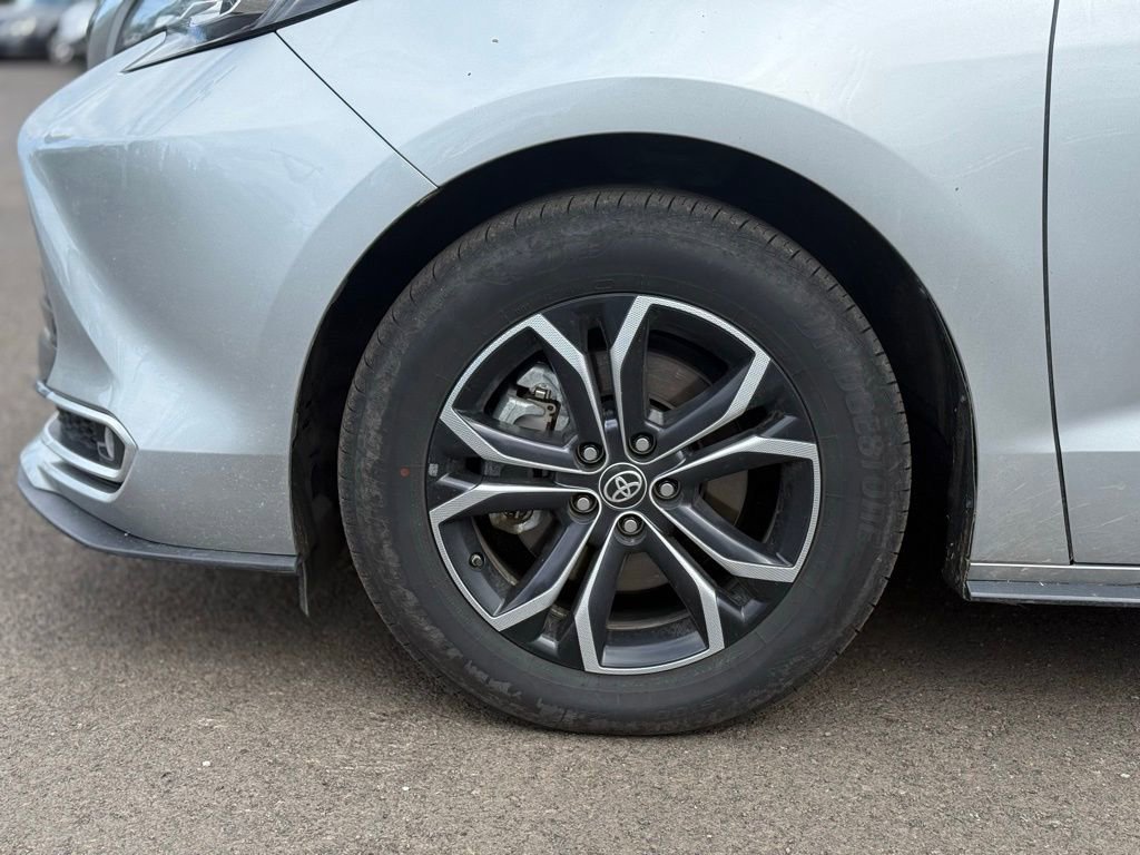 Certified 2025 Toyota Sienna Platinum image 9