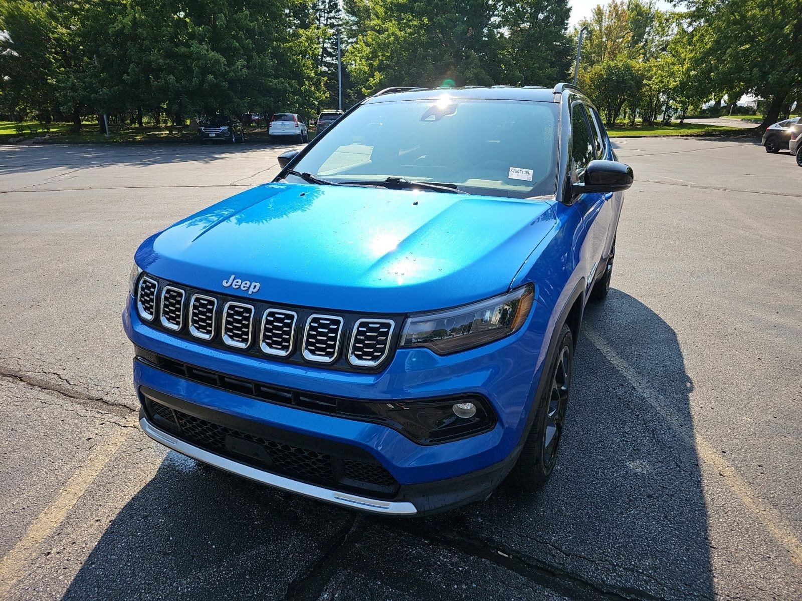 Used 2025 Jeep Compass Limited AWD/4WD image 2
