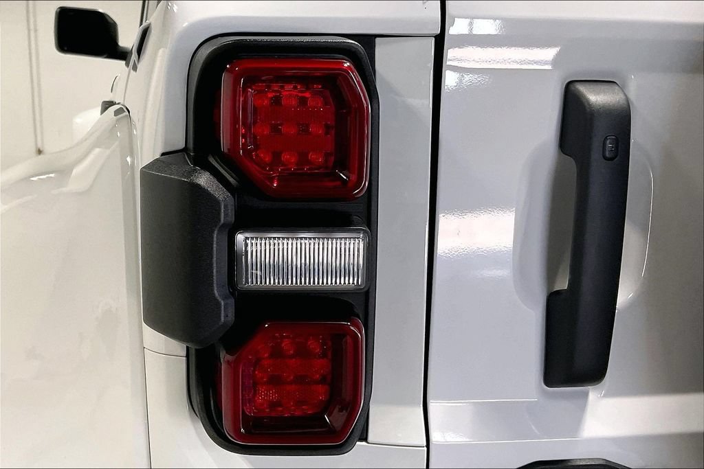 Used 2025 Ford Bronco Raptor AWD/4WD image 35