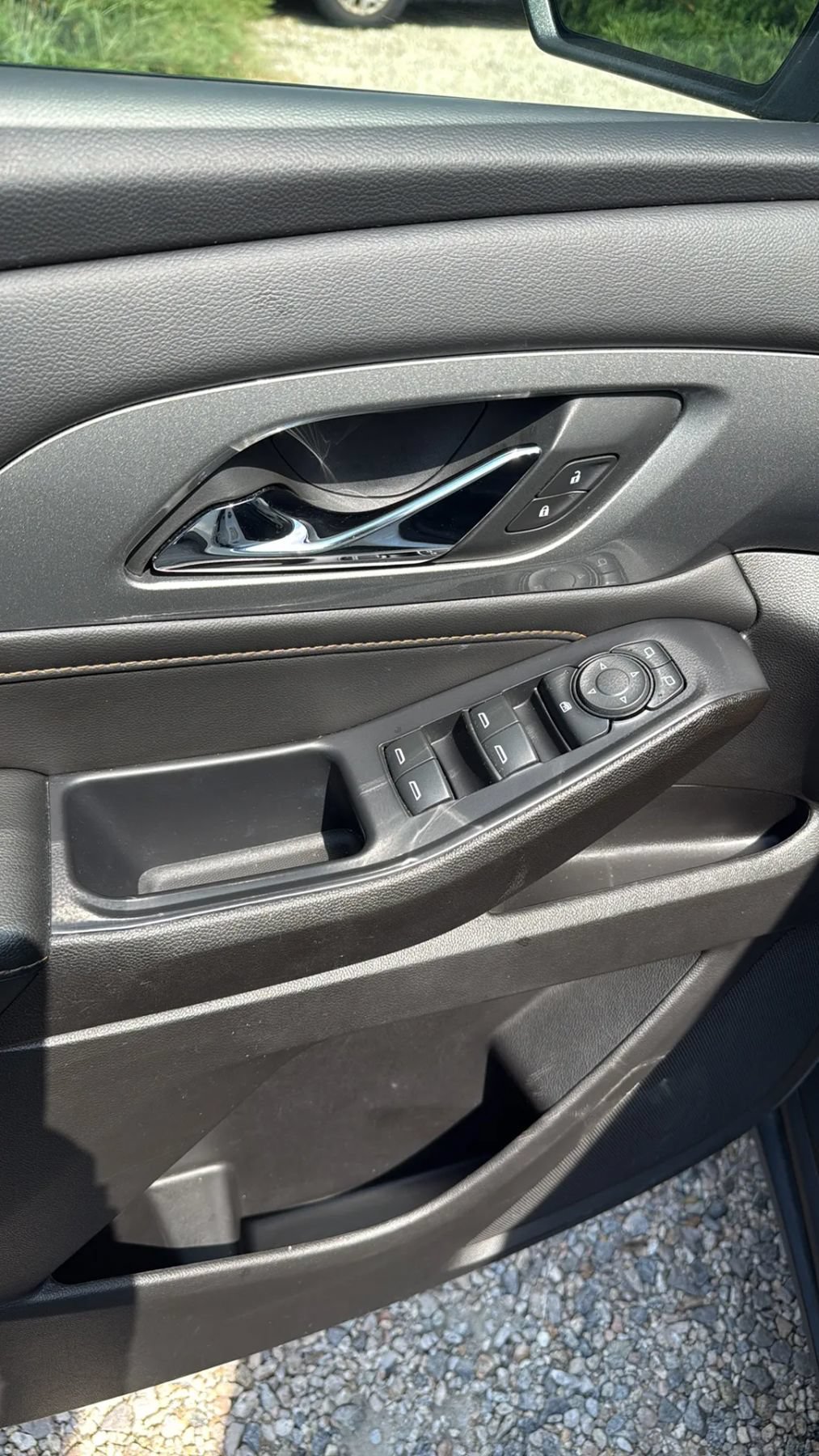 Used 2021 Chevrolet Traverse LS FWD image 12