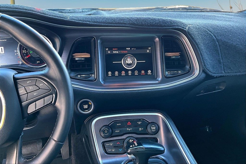 Used 2018 Dodge Challenger SXT w/ Driver Convenience Group RWD image 6