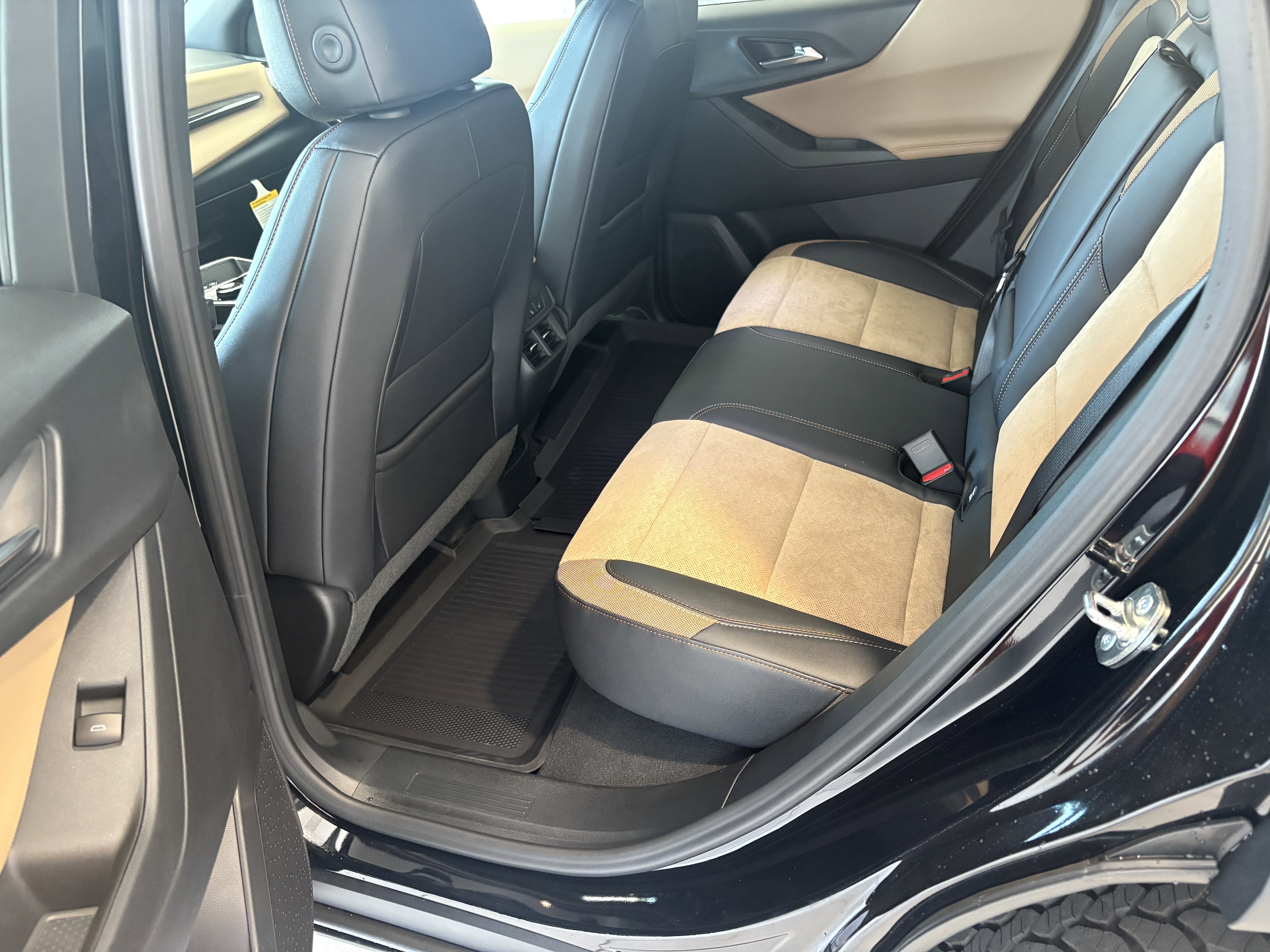 New 2026 Chevrolet Equinox ACTIV w/ Convenience Package III image 16