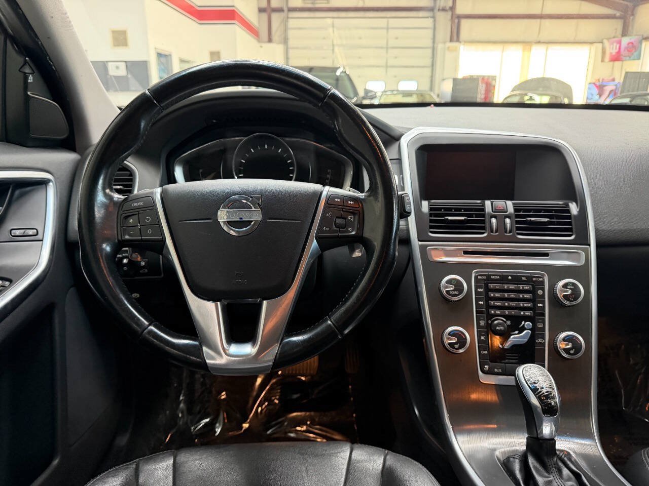 Used 2015 Volvo XC60 T6 w/ Protection Package AWD/4WD image 20
