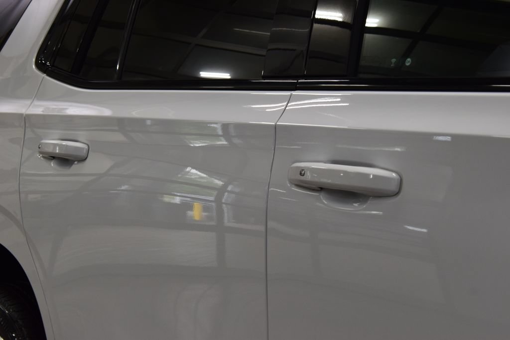 Used 2023 Chevrolet Tahoe RST w/ Luxury Package AWD/4WD image 17