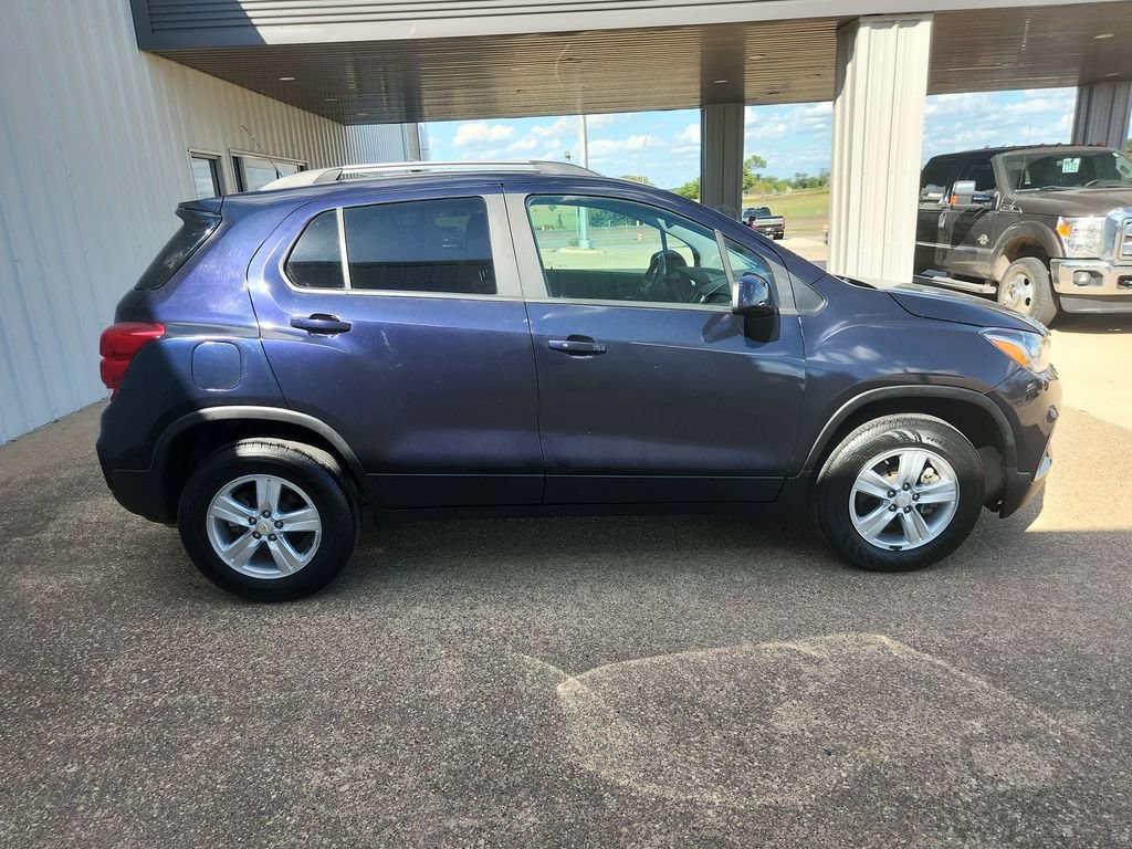 Used 2022 Chevrolet Trax LT w/ LT Convenience Package AWD/4WD image 9