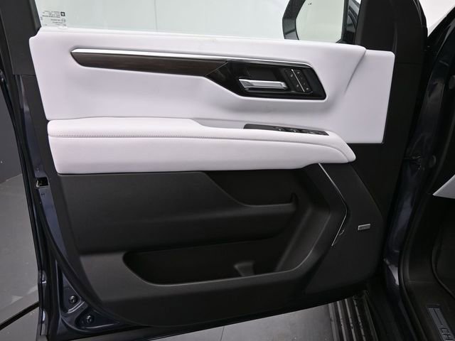 New 2026 Chevrolet Suburban Premier image 22