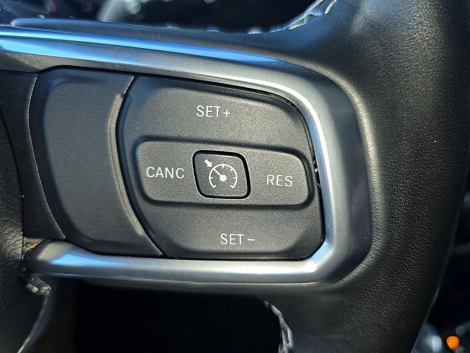 Used 2022 Jeep Wrangler Unlimited Sahara w/ Dual Top Group image 16