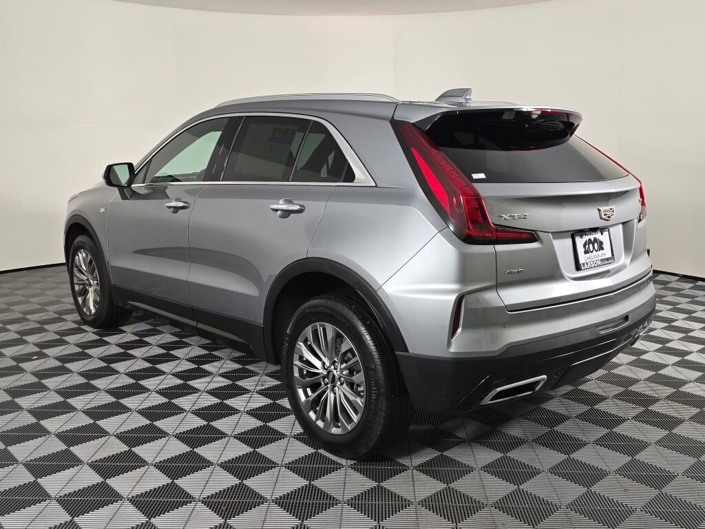 Used 2024 Cadillac XT4 Premium Luxury image 5