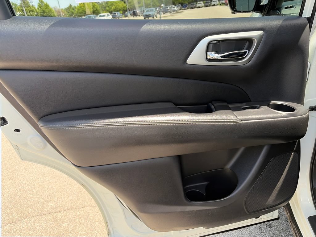 Used 2017 Nissan Pathfinder Platinum w/ Cargo Package AWD/4WD image 27